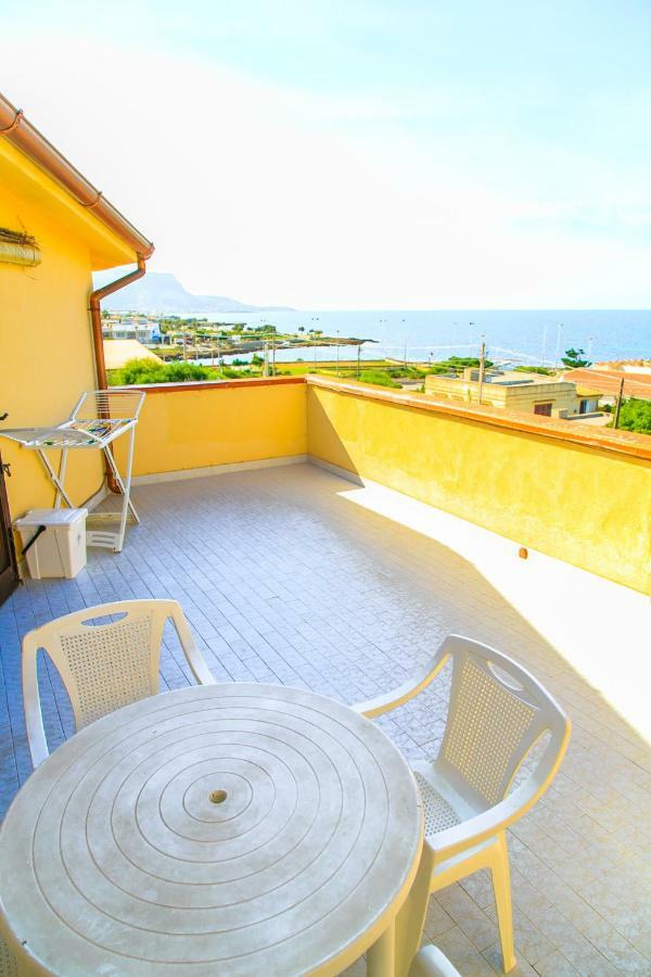 Casa Vacanze L'Orizzonte Aparthotel Valderice Bagian luar foto