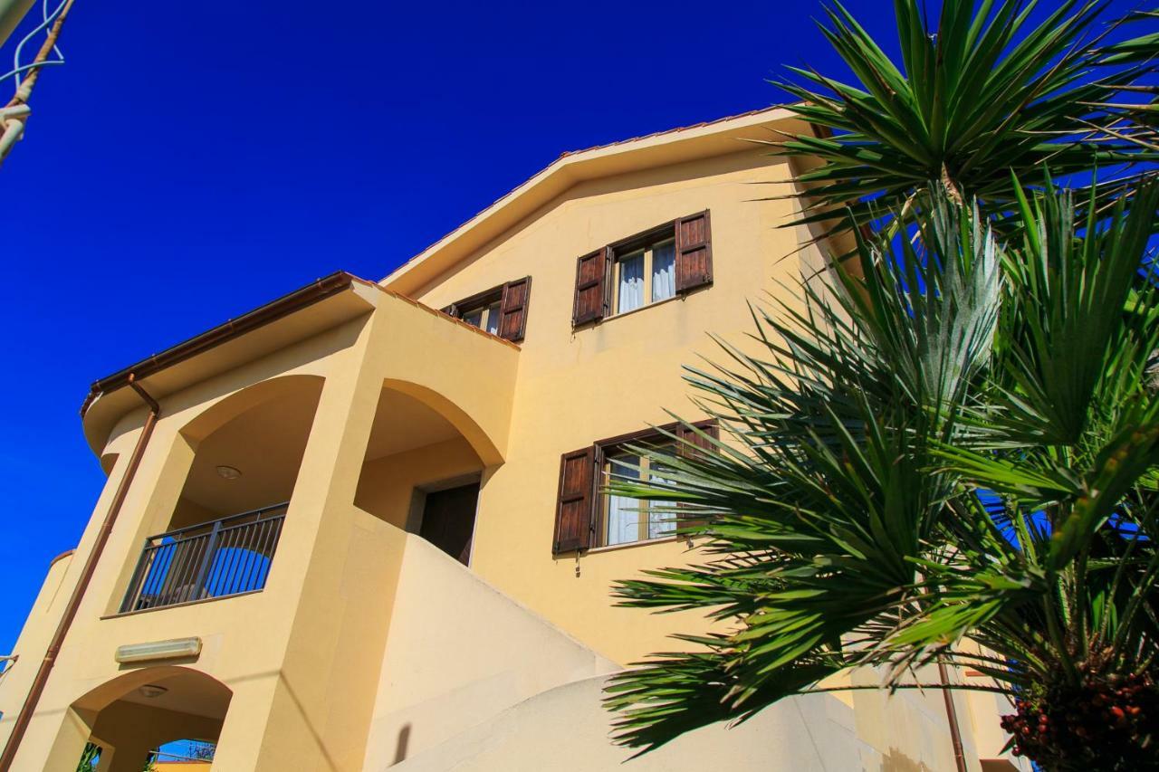 Casa Vacanze L'Orizzonte Aparthotel Valderice Bagian luar foto